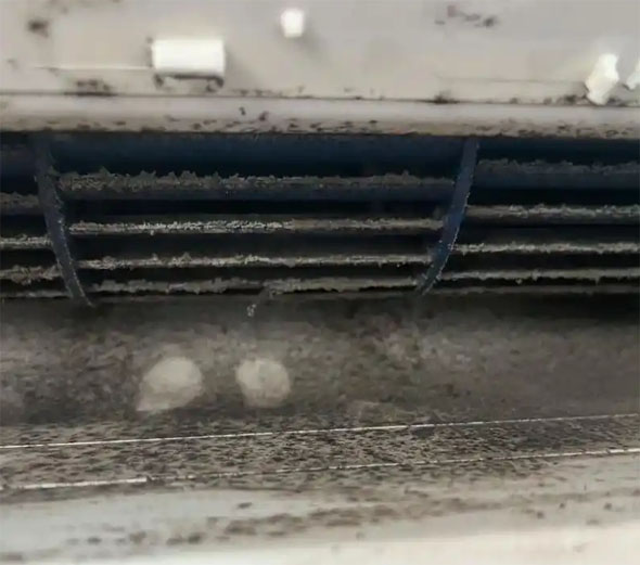 潢川空调吹的风有股烧焦味是怎么回事